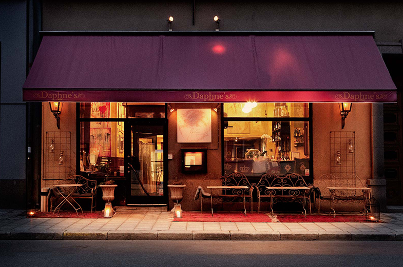 DAPHNE'S
