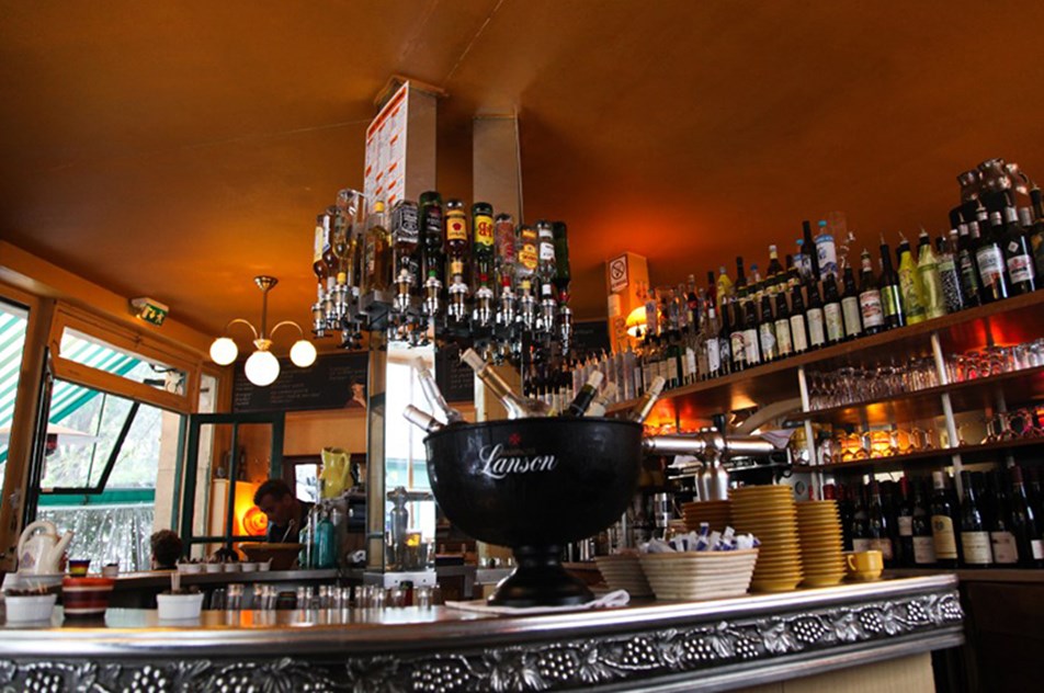 CHEZ JANOU